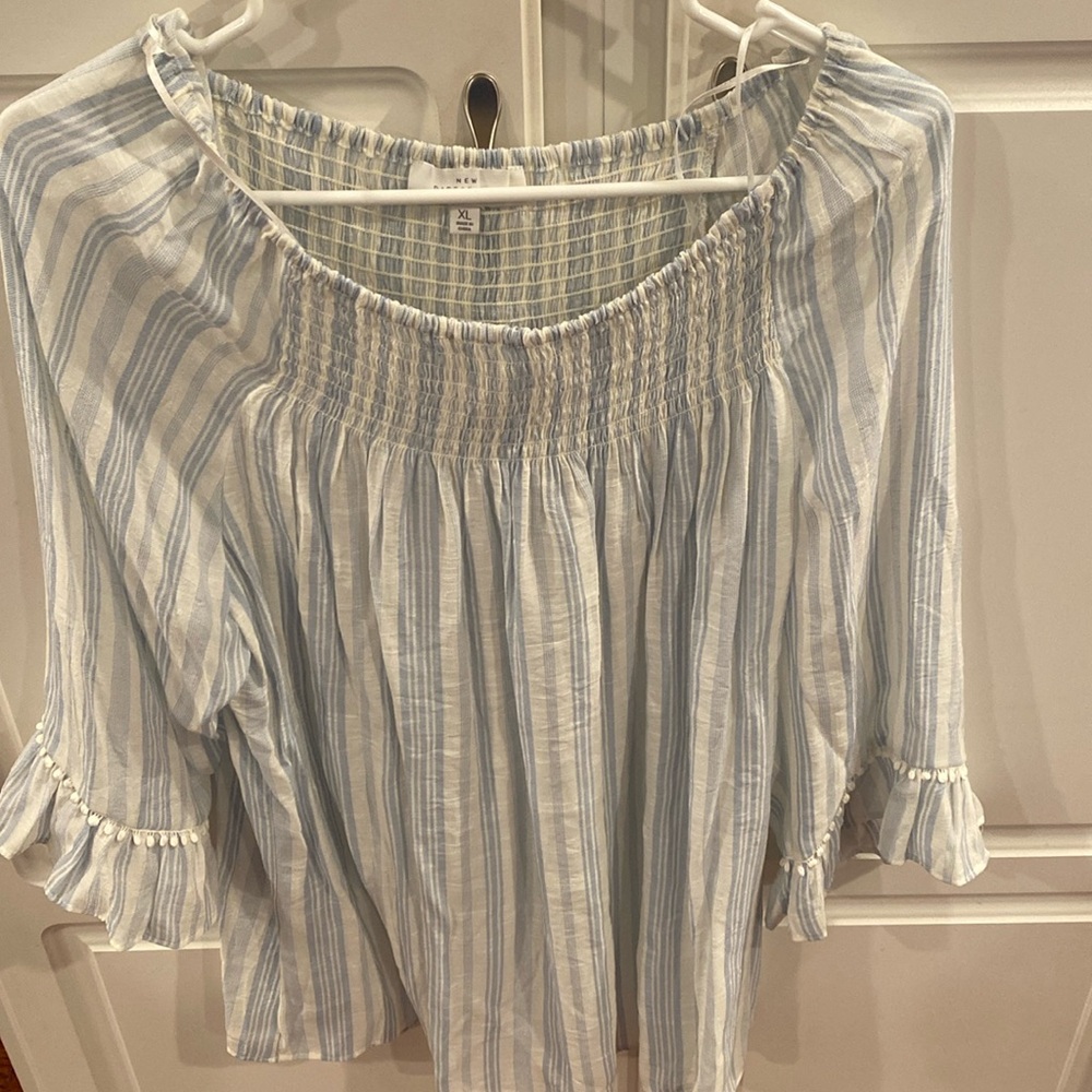 New Directions lightweight blouse. Off white with light blue design. Size XL